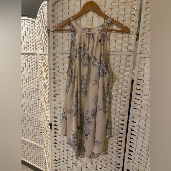 Torrid | Floral Print Pastel Pink Blouse - Picture 9 of 11